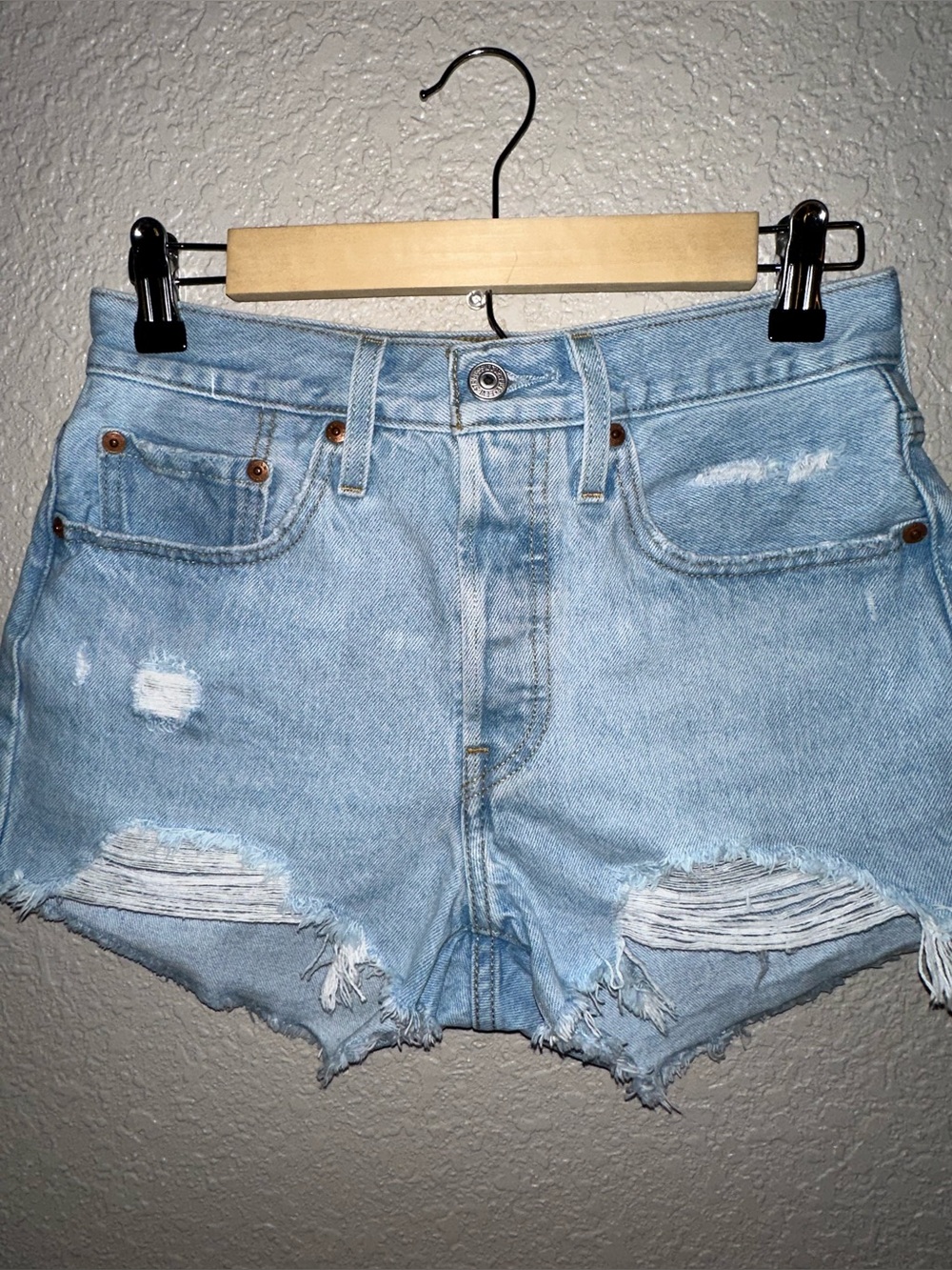 Levi's 501 distressed high-rise cutoff shorts • Light blue denim